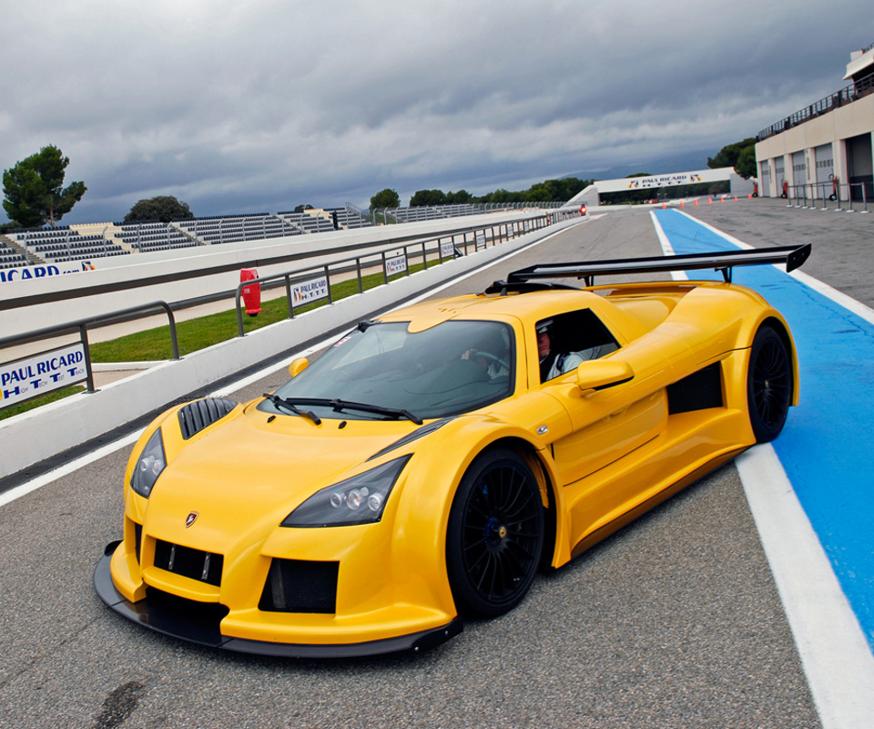 Gumpert Apollo 2008