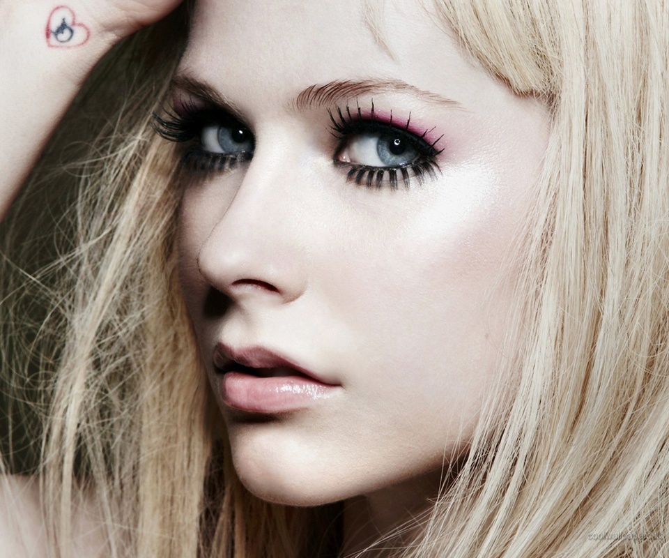 Заставка для  Андроид Avril Lavigne